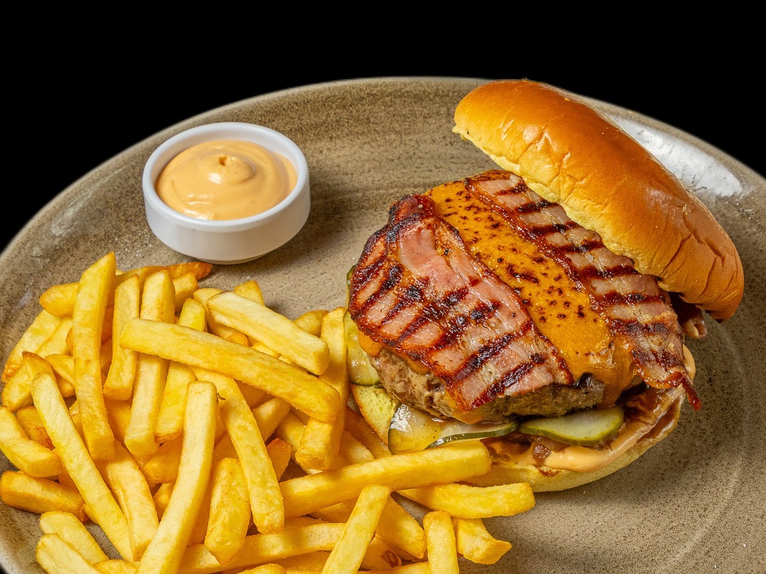 Το Burger του El Toro – Όταν το Comfort Food Συναντά τη Σοβαρή Ποιότητα