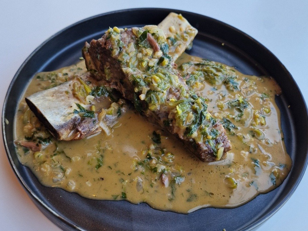 🥩 Νέο Πιάτο στο El Toro Steakhouse: Black Angus Short Ribs με Λεμονάτη Σάλτσα Φρικασέ