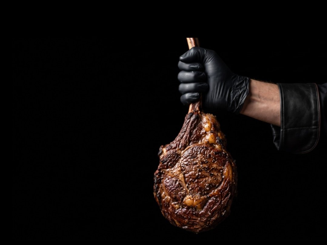 Tomahawk Steak Black Angus: Η Αρχιτεκτονική του Απόλυτου Cut στο El Toro Steak House
