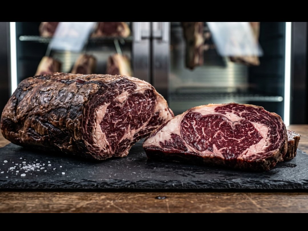 Dry-Aging στη Νέα Μαρίνα Ρόδου: Η Βιοχημεία της Ωρίμανσης στο El Toro Steak House